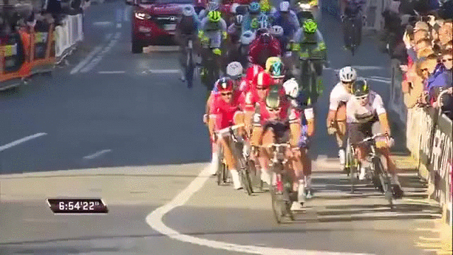 Peter Sagan and Fabian Cancellara spectacularly avoiding a fall - Imgur